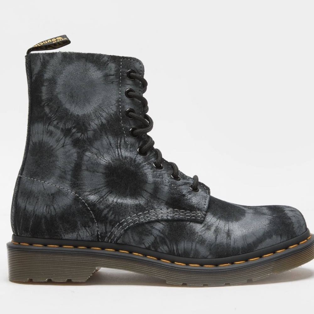 Dr. Martens Women size 8 Black Tie Dye Ankle Fashion Boots